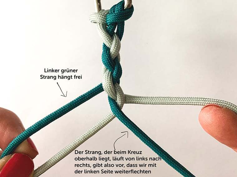 Paracord Leine: linker grüner Strang liegt frei Paracord Leine: linker grüner Strang liegt frei