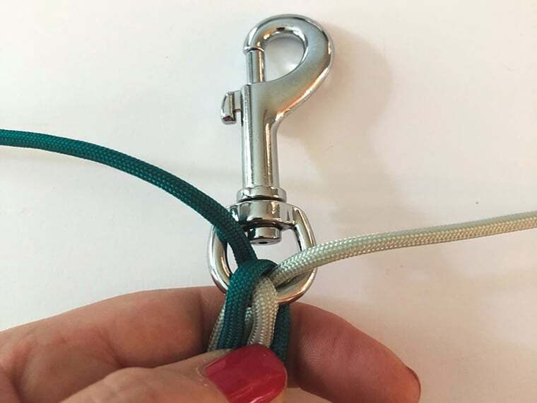 Paracord Leine: mittlere Schnüre einwickeln Paracord Leine: mittlere Schnüre einwickeln